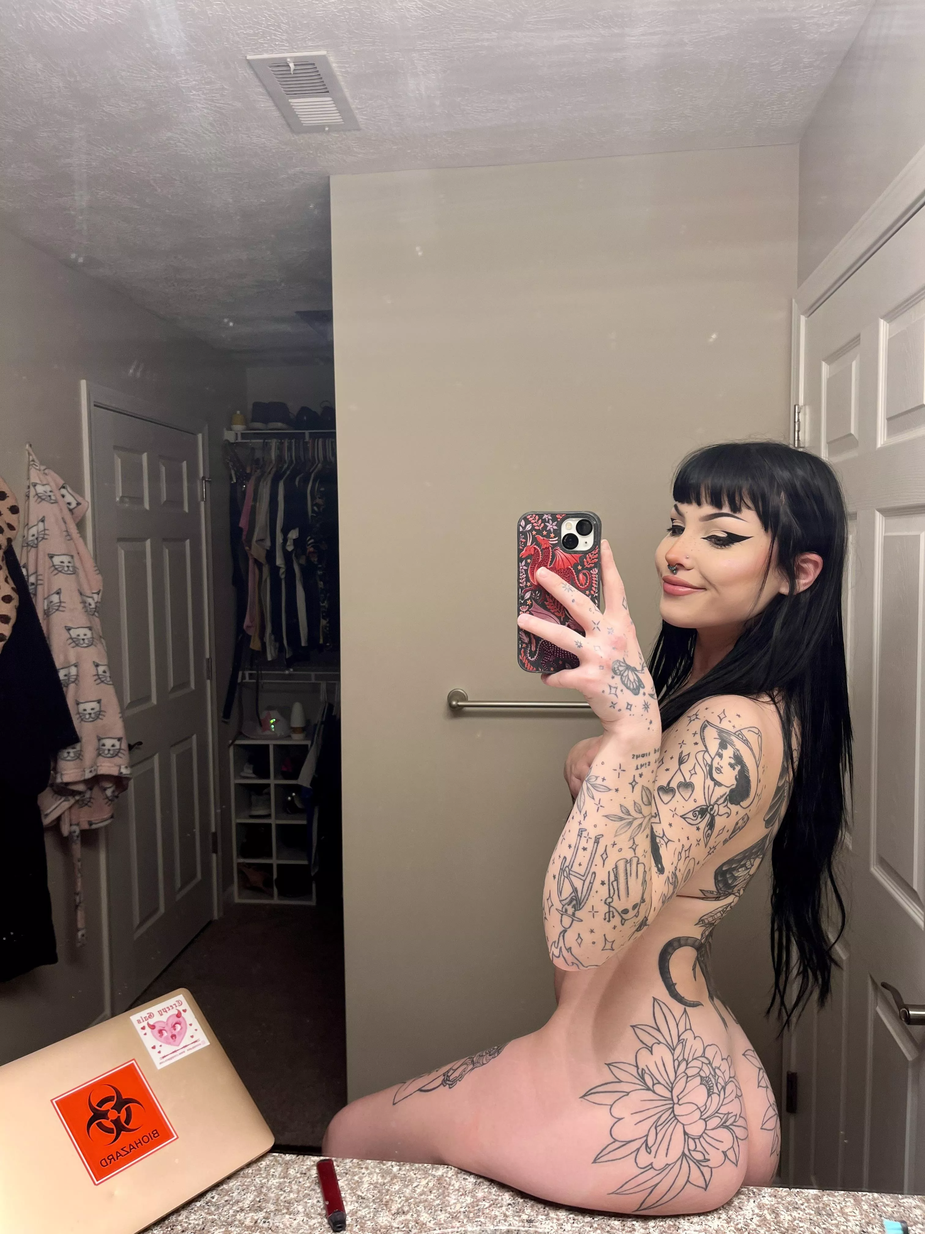if anyone needs a tatted fuck doll, im here