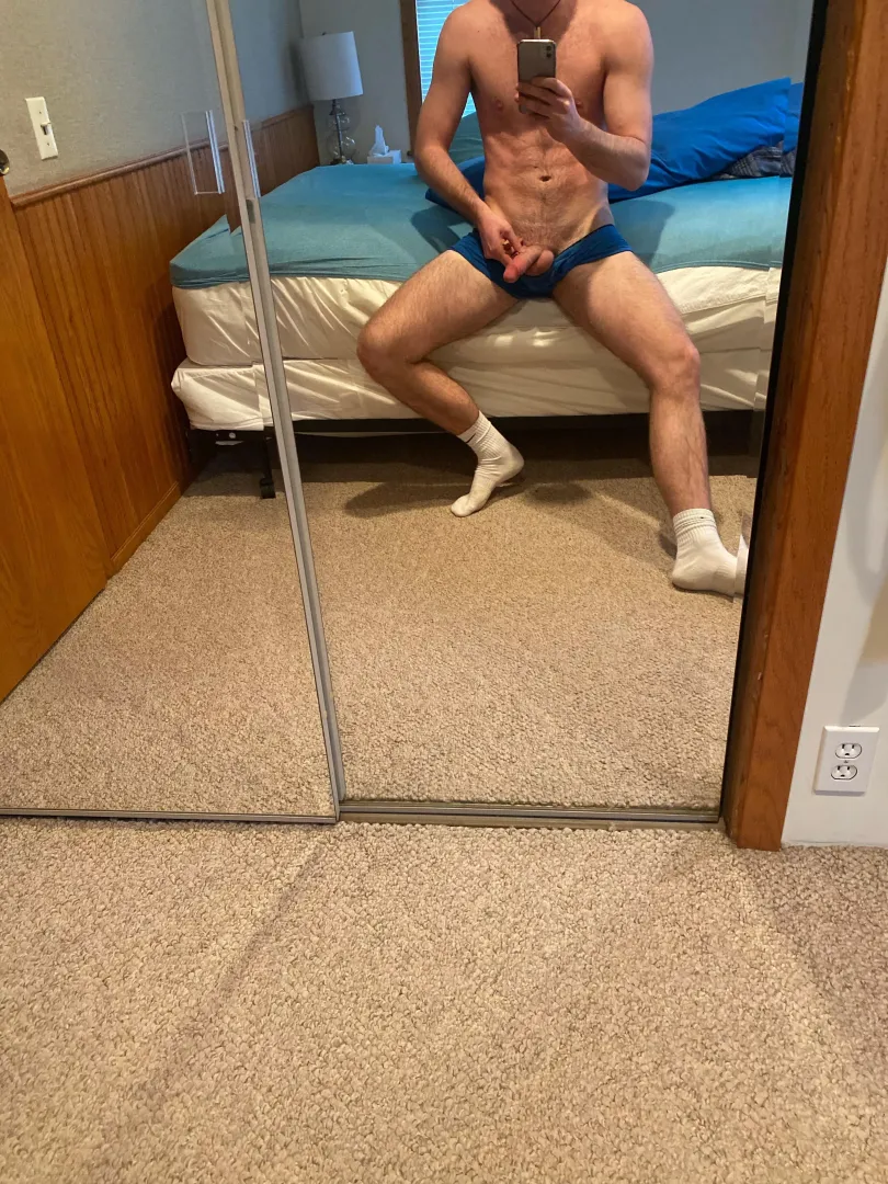 If you can make my college cock hard I’ll cum for you ❤️🙈 DMs open