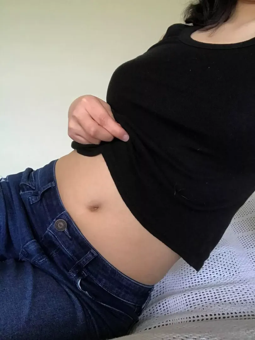 If you could do anything to my navel, what would it be? 💖