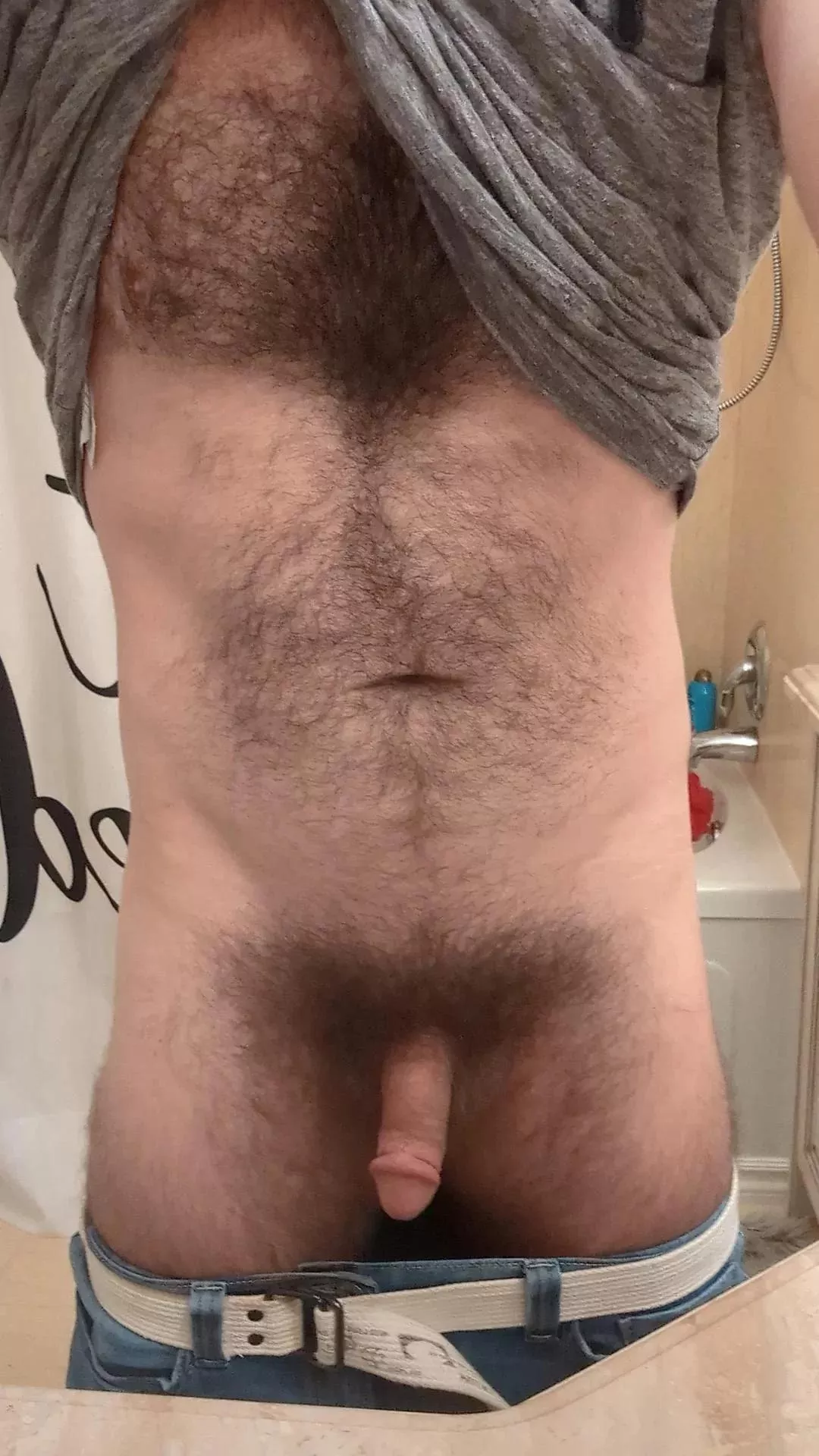 ⬆️ if you have a bush to match your chest and you don't trim 😈