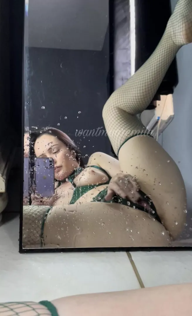 If you like petite girls who squirt, hi :)