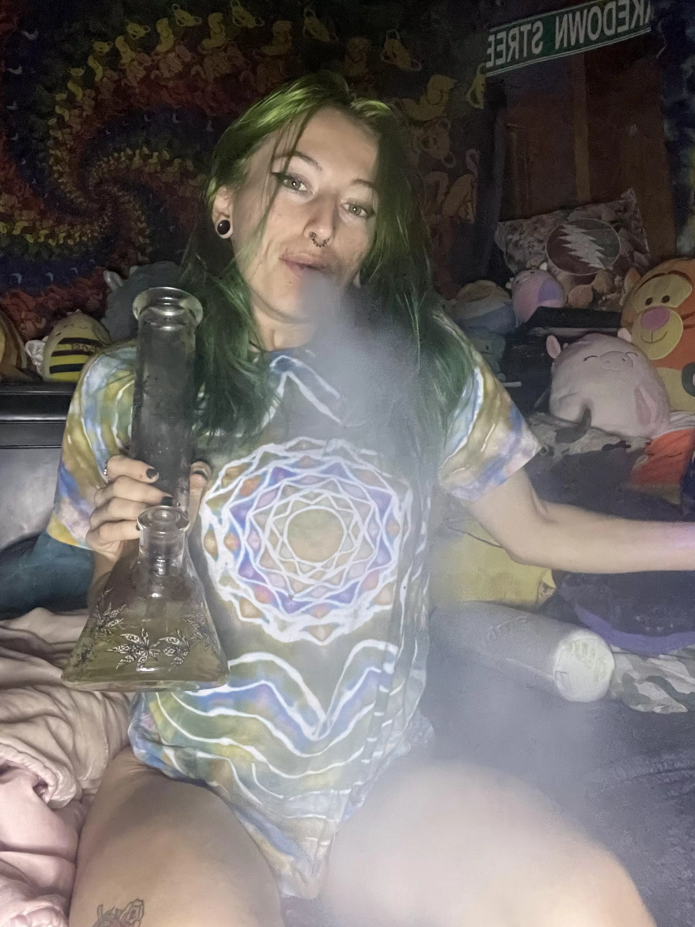 if you smoke with pants on you don’t smoke right❣️🤗