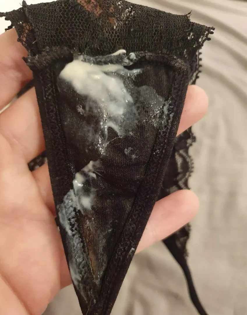 I‘ll be working out four hours every day for this week. Can you imagine what my panties will smell like? 😮 ask to see my panty drawer. You’ll love it!