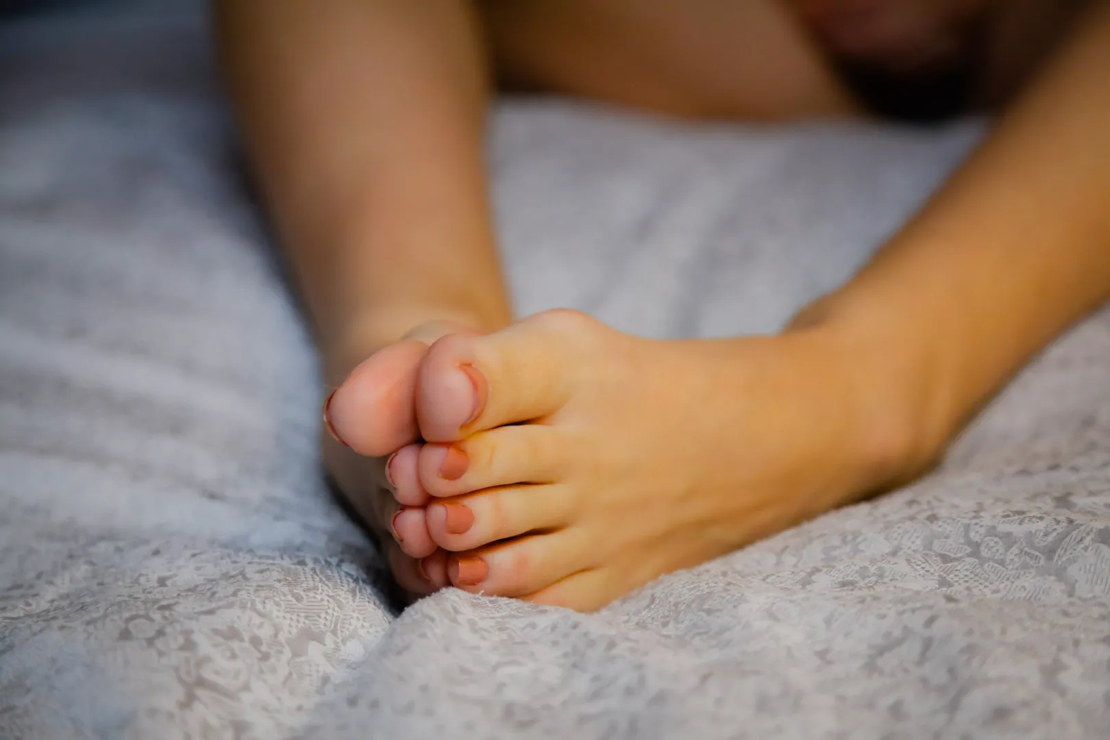I'll let you in to a little secret, I've never given anyone a footjob 🤐🤐