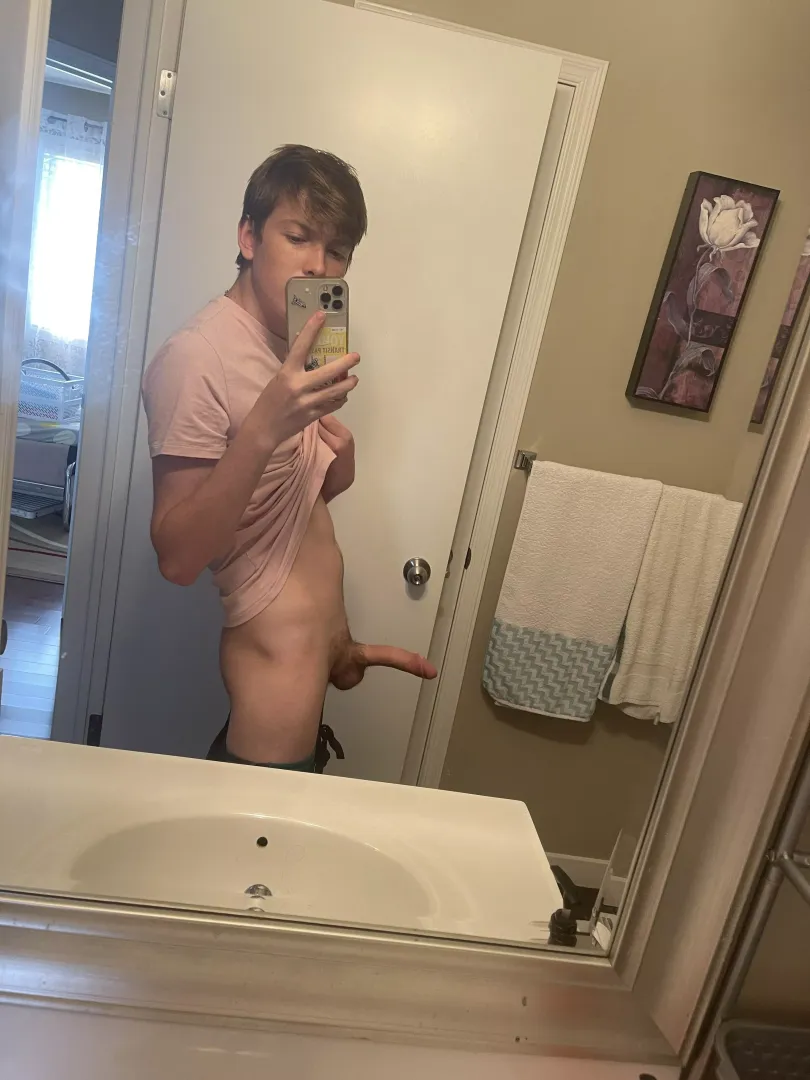 ILL SEND YOU MY NUDES IM 9 INCHES LONG, IF YOU FOLLOW MY TIK TOK @domadaboss, LIKE MY POST, COMMENT, REPOST. BLOW MY TIK TOK UP