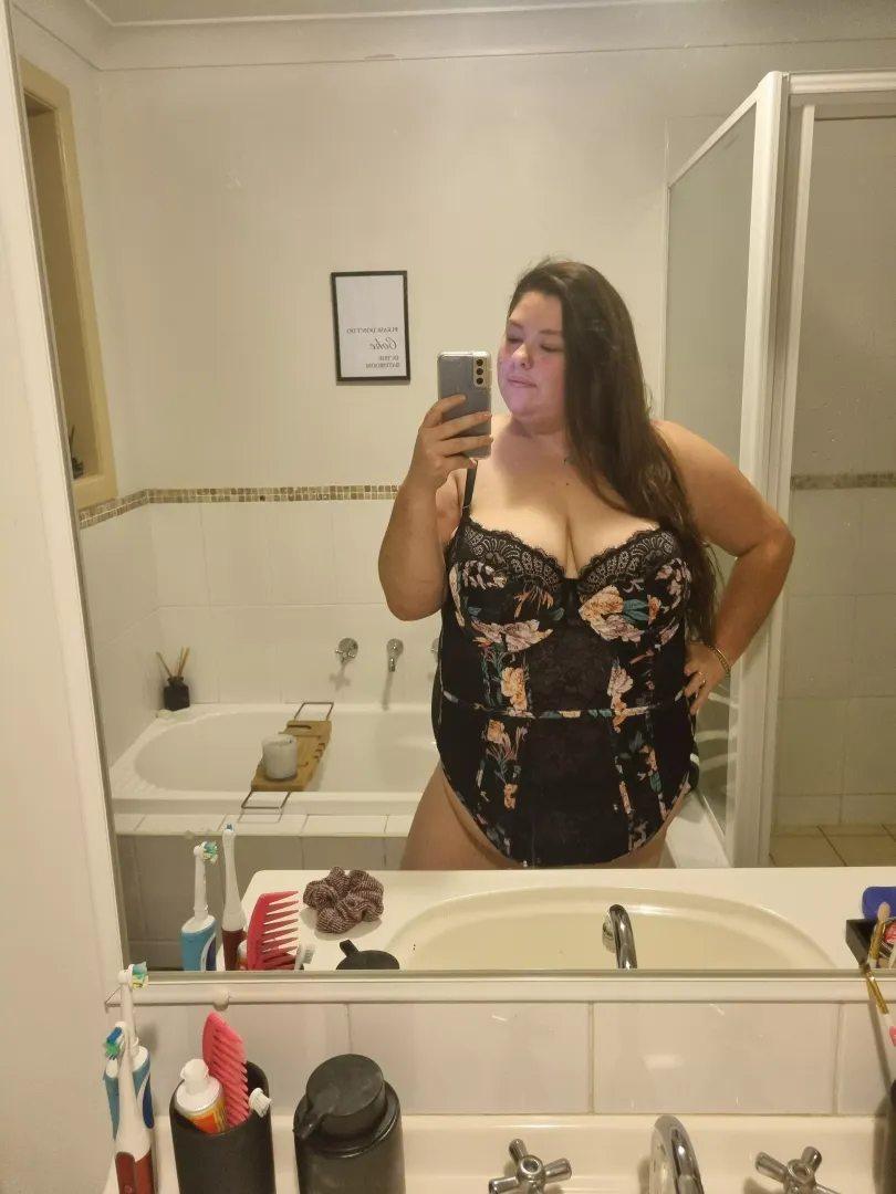 I'll wear this for you if you promise to pull my hair... 🥵😈