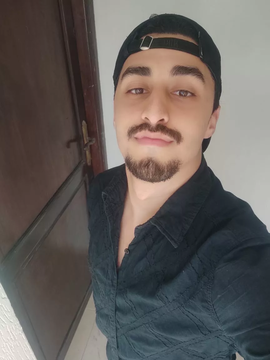 I'm 27 and looking for friends, maybe more (I'm open to long distance). Very shy about posting but oh well!