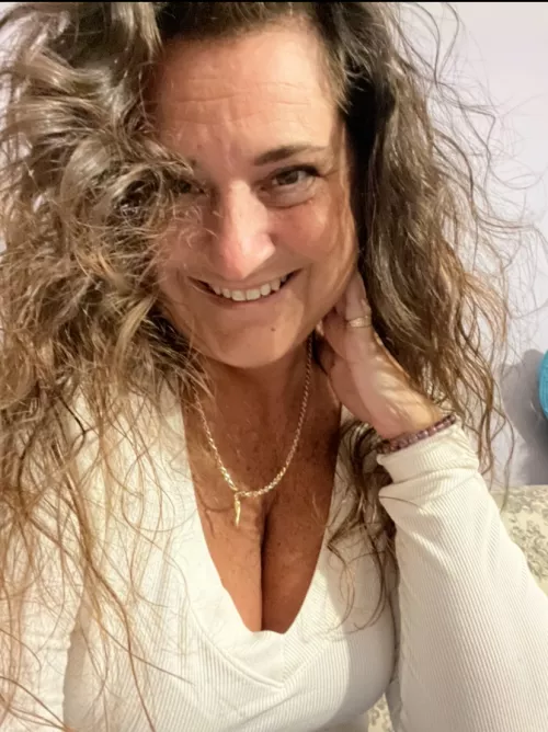 I'm a 52 YO MILF! Hope you enjoy your day! Love it when I see guys checking me out!