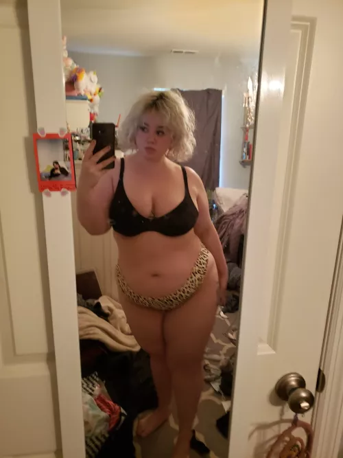 I'm a curvy lil lady 😈💕