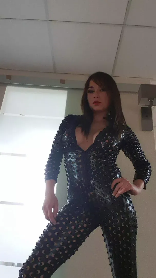 I’m a Dominant mistress been like 15 years and I like my slave to be clean and to be obedient