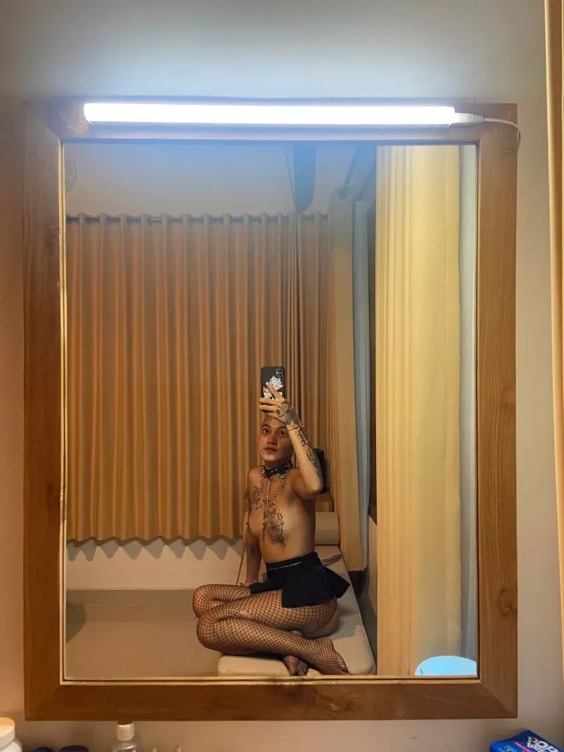 I'm a horny baby ready to serve you daddy🔥