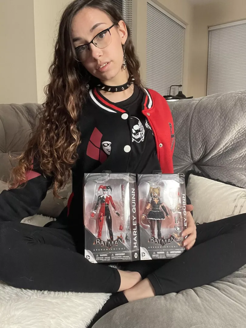 Im a HUGE Harley Quinn fan. Who’s your favorite villain 👀 [F]