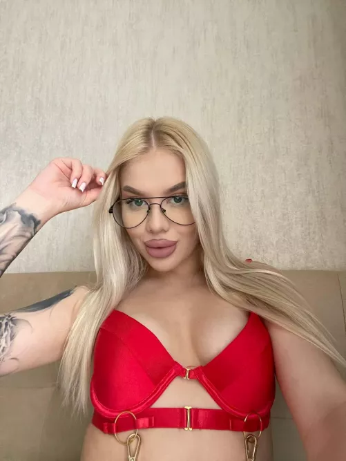 I'm a red lingerie lover 💋 and You?