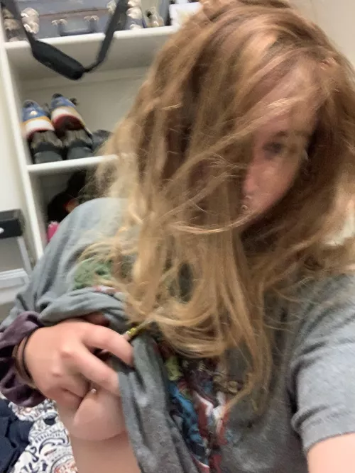 I’m a stay at home stoner you could say (: 19f