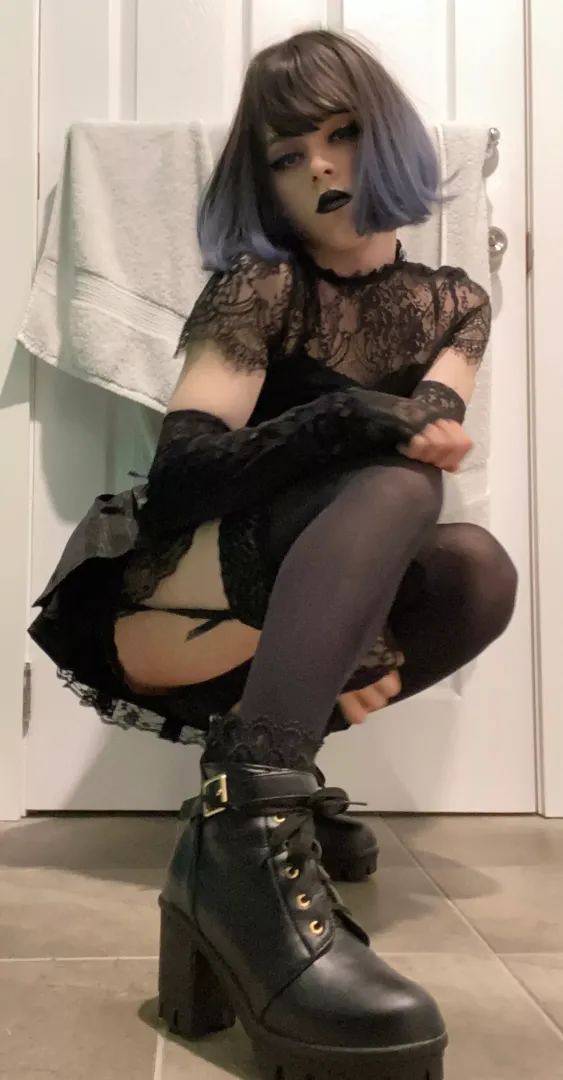Im addicted to this look🖤 what's your favorite part?