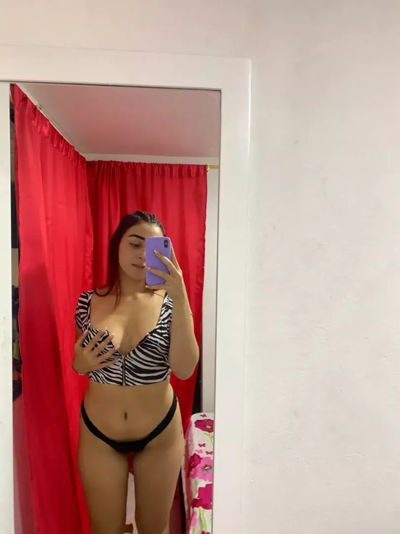 I'm alone and horny in my house, you want to jerk off with me?🥵🥵I'm waiting for you in my FREE ONLYFANS 🥵🤯👅