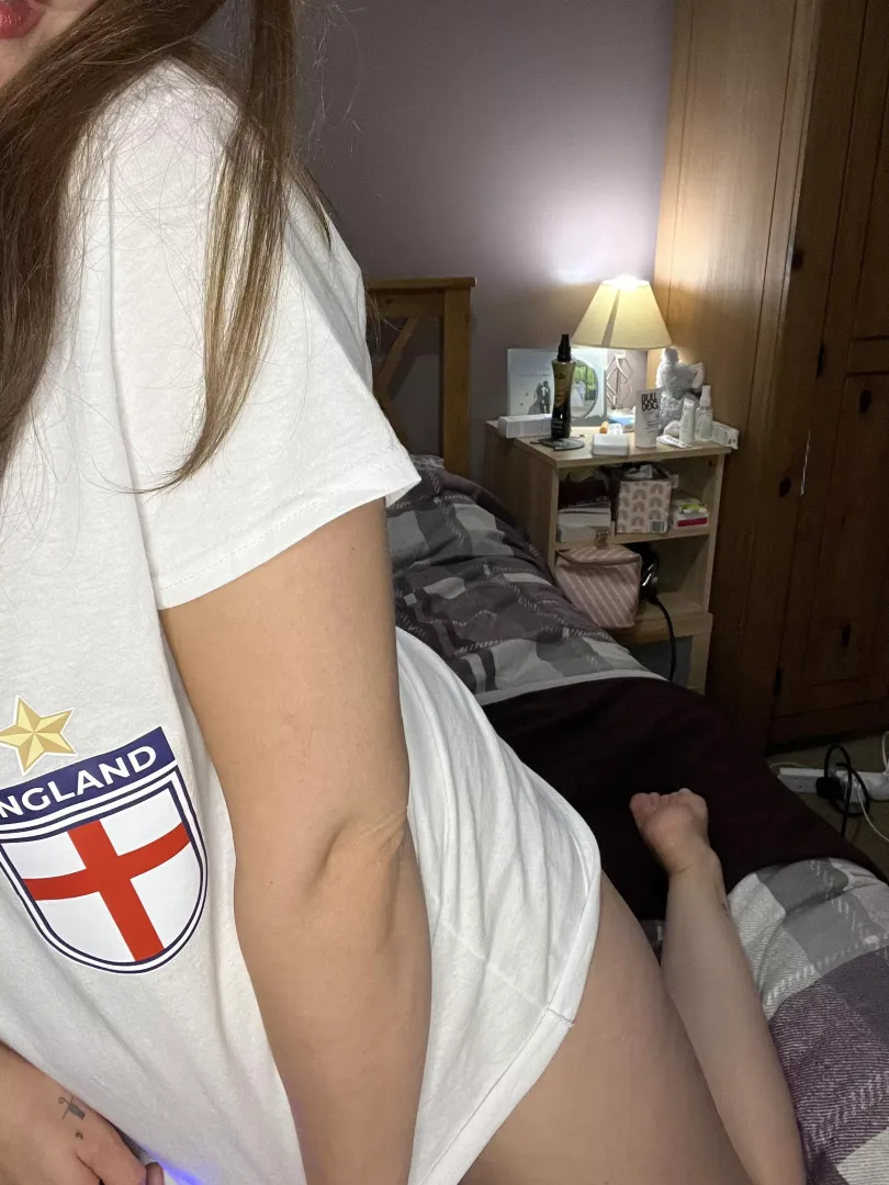 I'm back! If England beat France then I'll spread my arse!