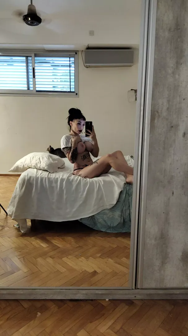I’m craving a dick on me right now ;)