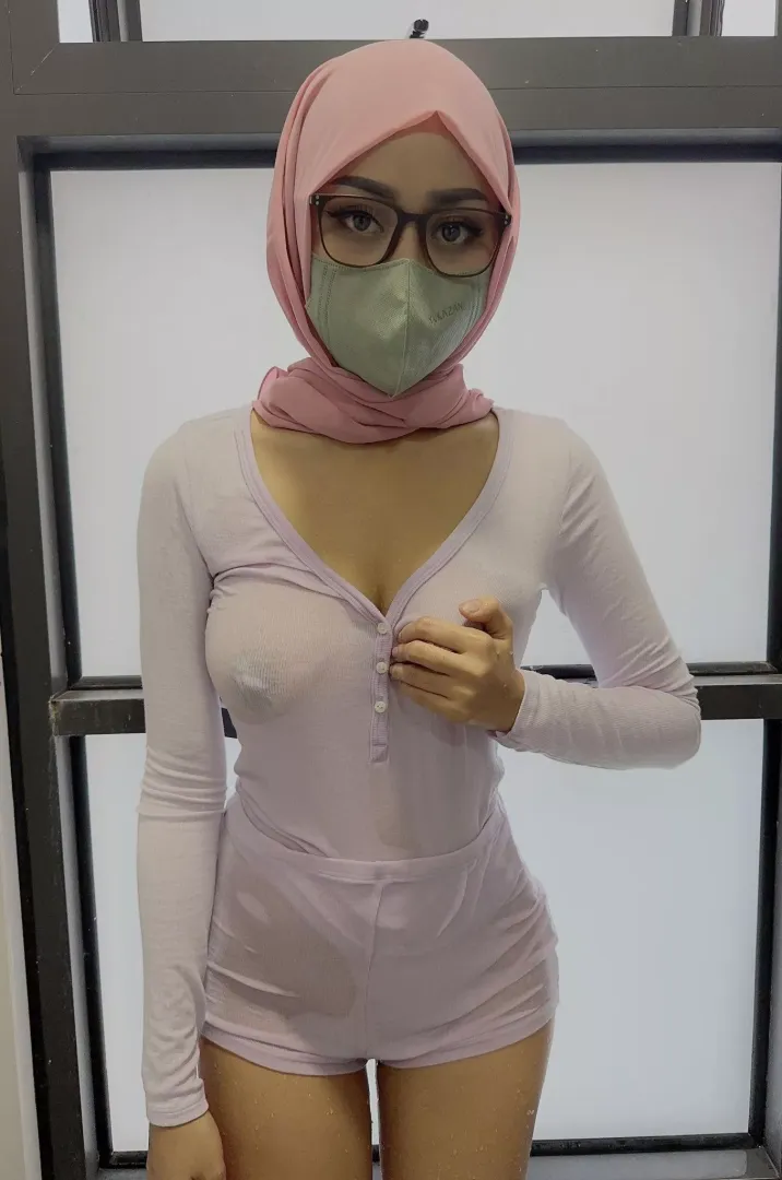 I'm curious who had a hard cock when they viewed this.