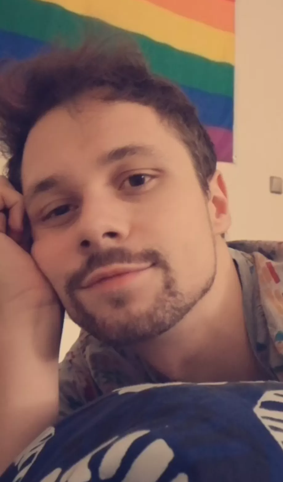 I'm dying for a geek friend, anyone here up for chat and geek out? PC, switch and board gamer, playing Honkai Star rail and Persona 5 lately 😁 hmu, DM always open 