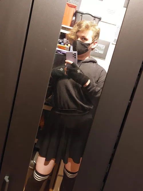 Im freezing ;-; Anyone got any spare cuddles?