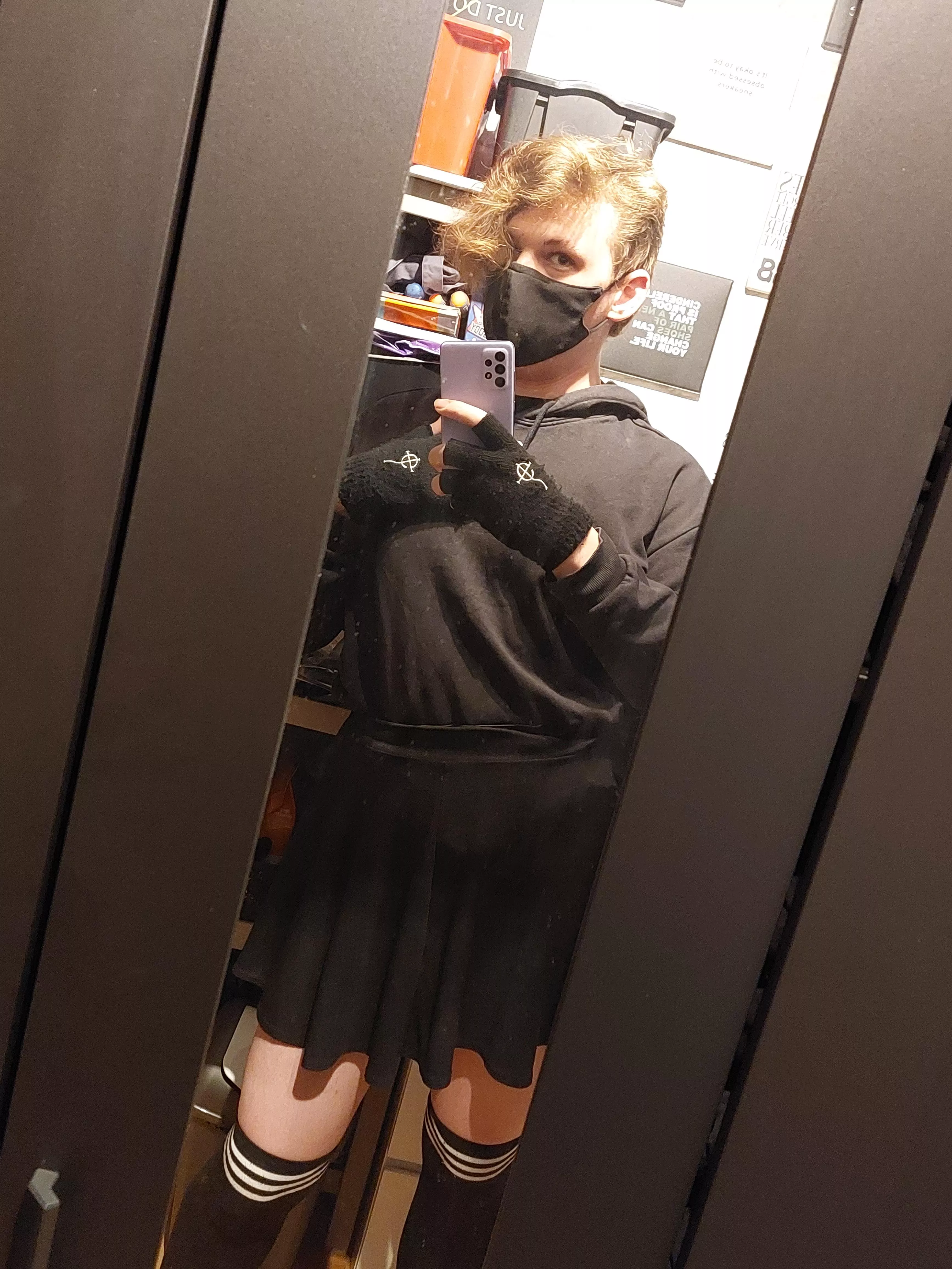 Im freezing ;-; Anyone got any spare cuddles?