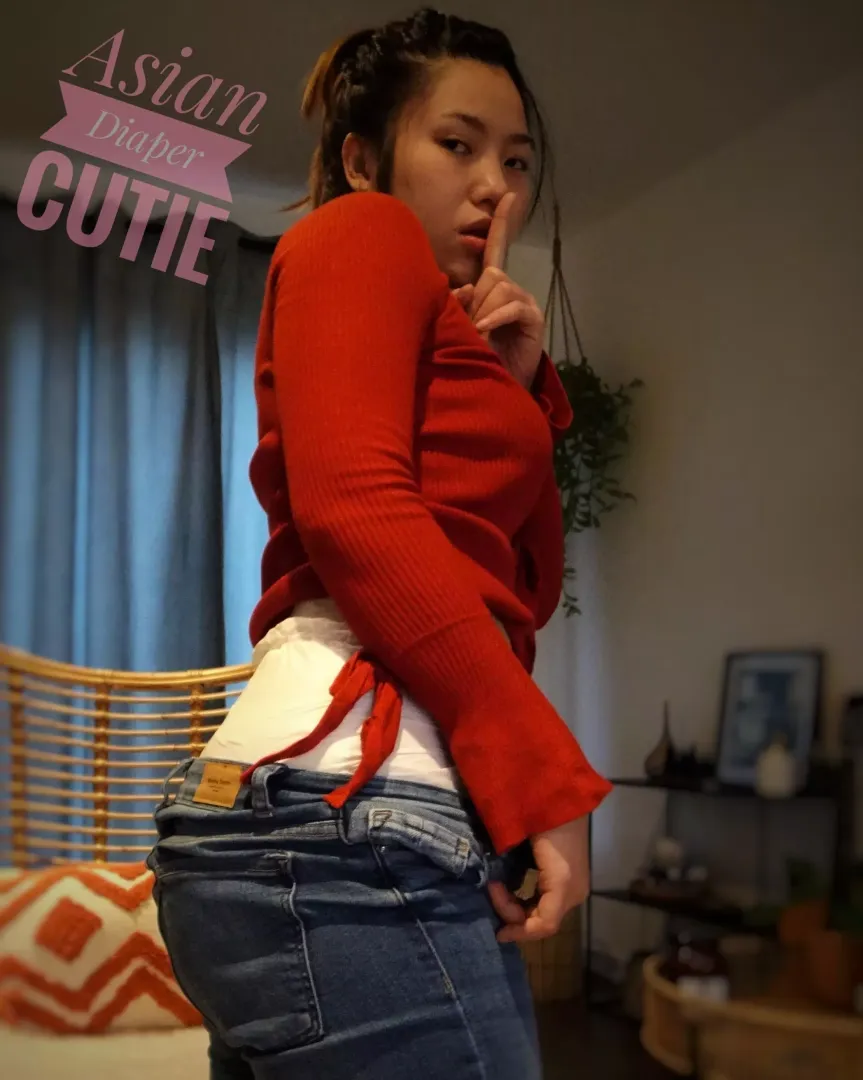 I'm great at hiding my full diaper under my jeans don't you think 😜