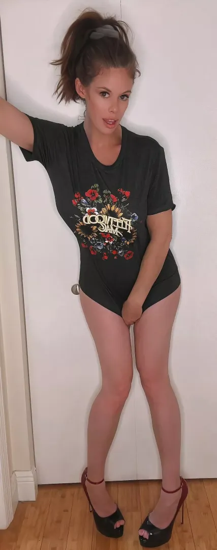 I'm heels and t-shirt kind of girl