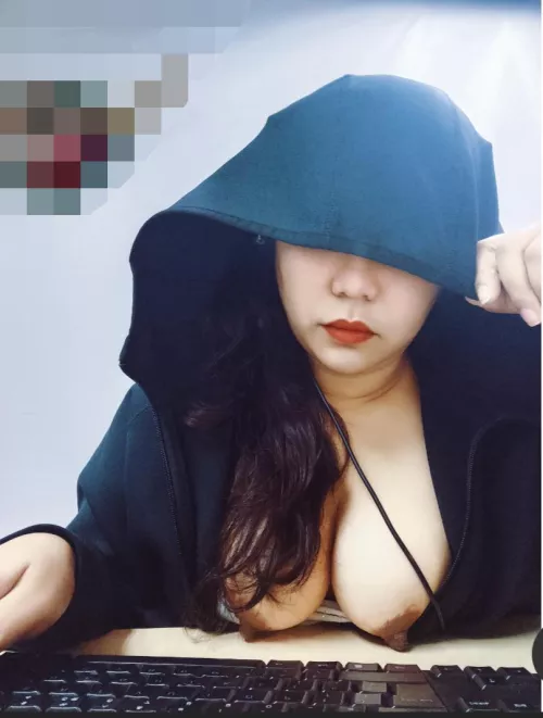 I'm in the middle o(f) being serious and horny.. 😏🤫🫦 Maulan na hapon sa lahat 💦🌧️💧