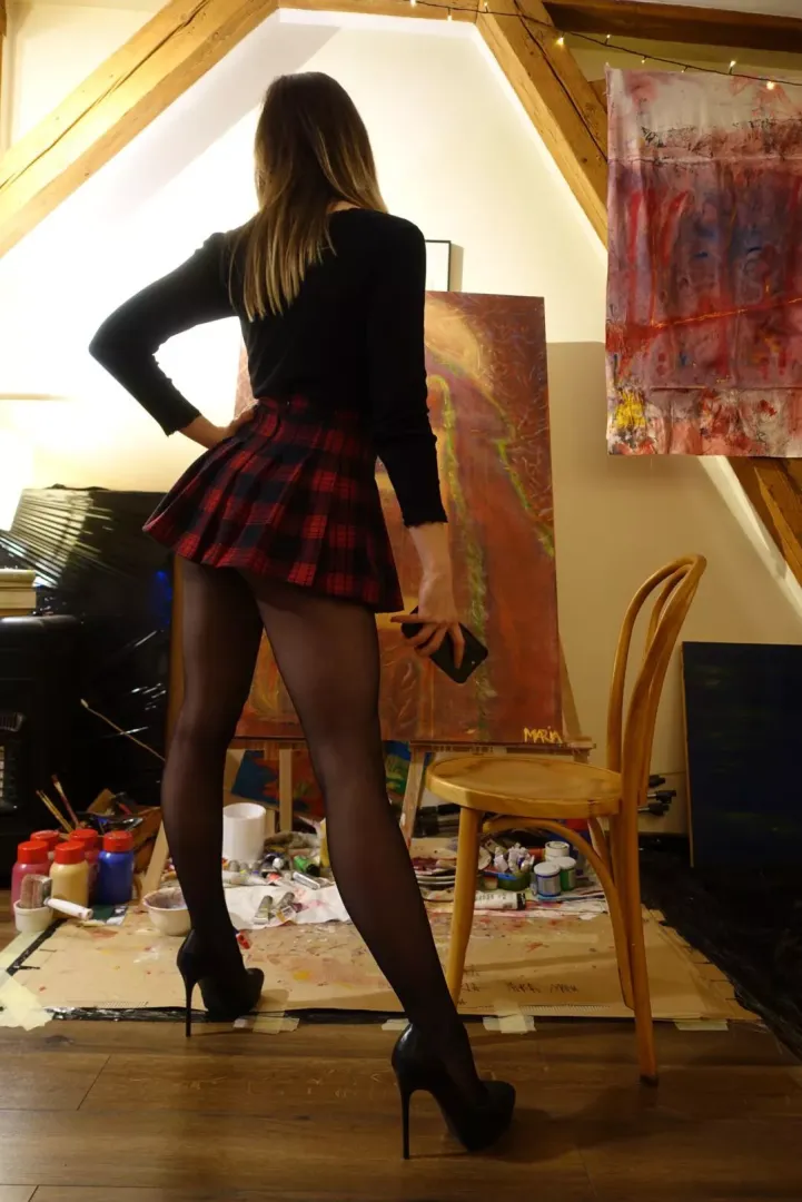 I’m inviting to my artistic alt girl world 🖤❤️ full of hight heels, nylons and schoolgirl skirts