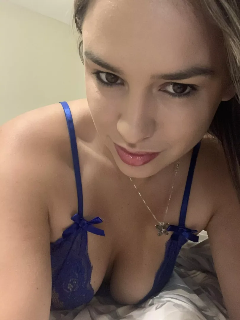 I’m just 31 yr old housewife/milf who loves attention from men :-)