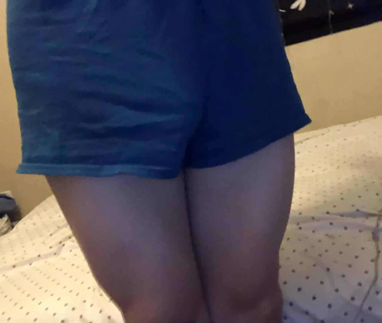 I’m just a barely legal slut who likes to show off😚