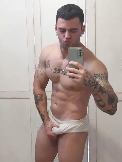 I'm looking for a bro I can send nudes to. Wanna be my bro?