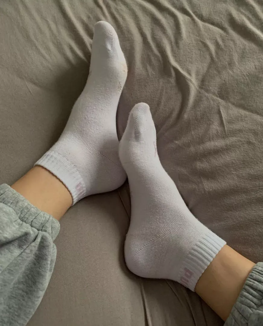Im looking for a new foot rest who also loves stinky socks, want the job?
