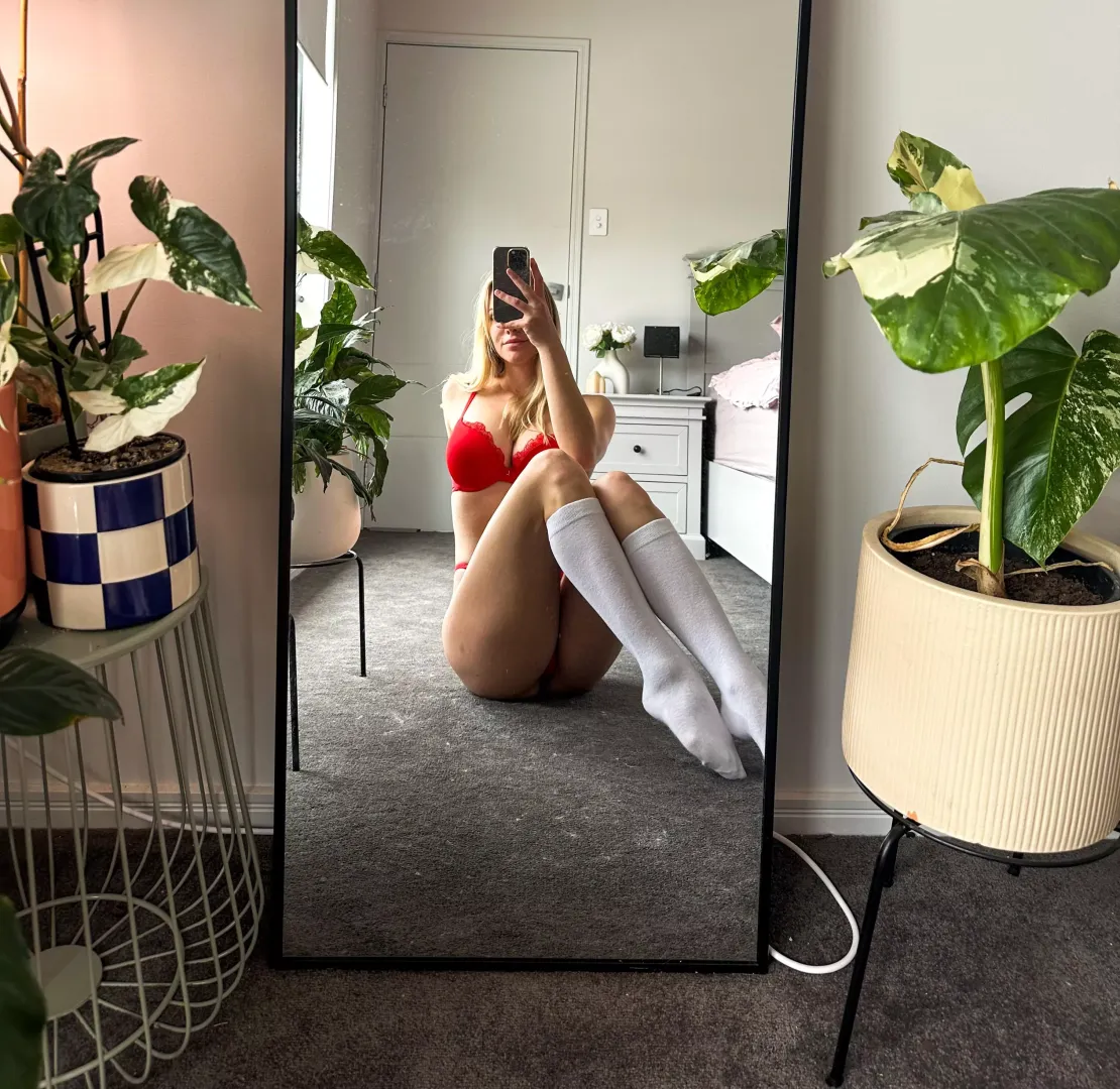 I'm looking for a sock worshiper. (F)