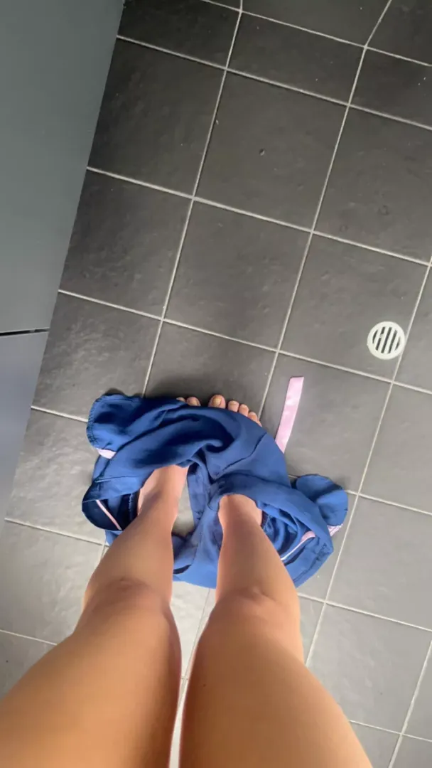 i'm new to this (18), should I share more? [OC]