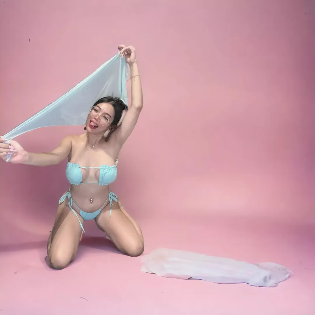 I'm sexy in this swimsuit