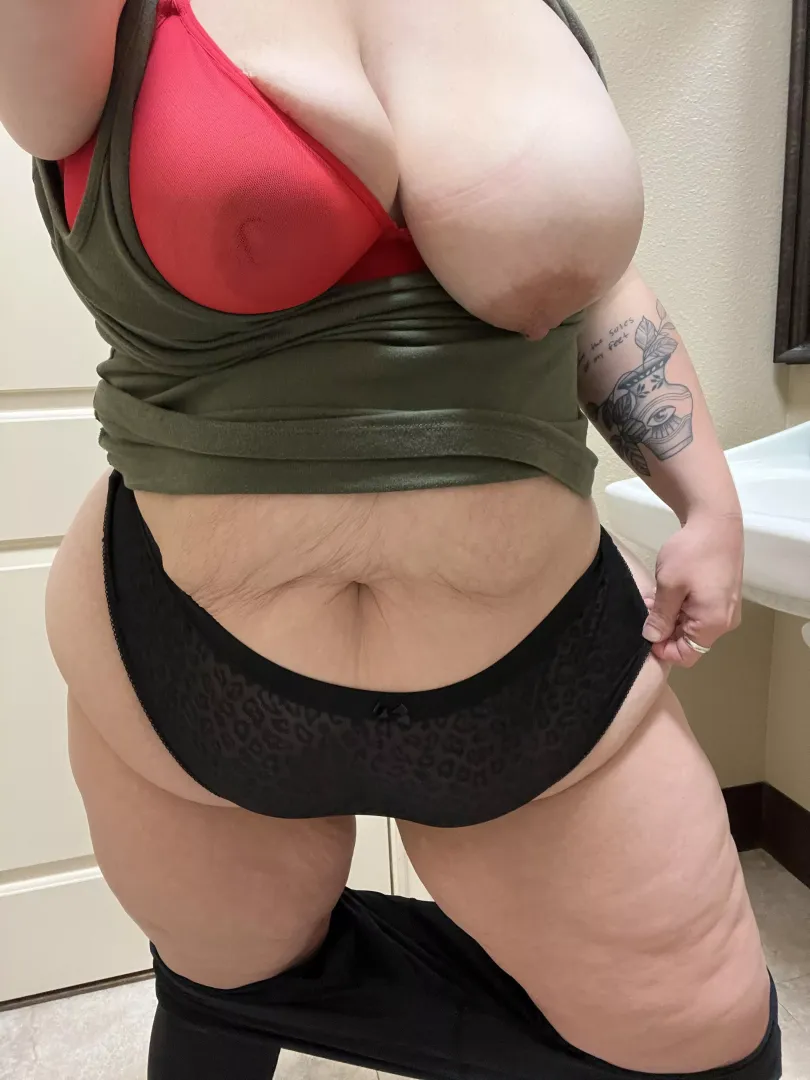 I’m short n stacked 😈 Still boner worthy after 2 kids