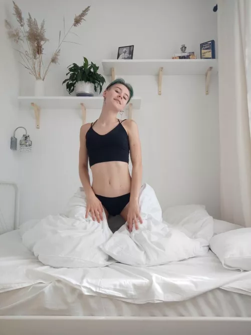 I’m so cute in the bed