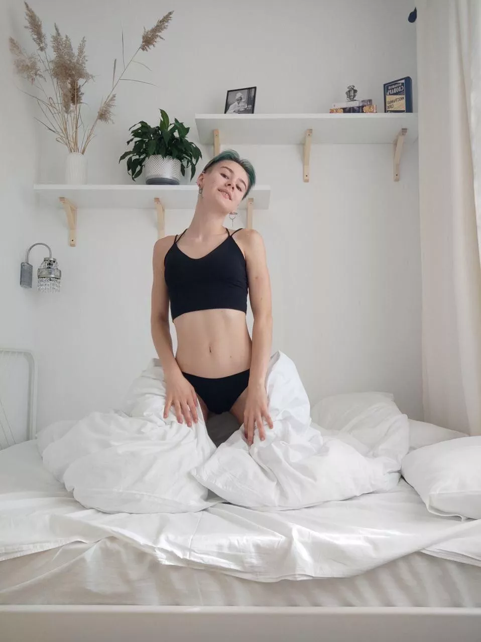 I’m so cute in the bed