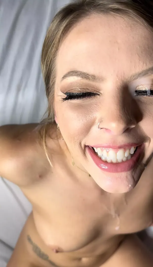 I’m so happy being covered in cum 👸🏼