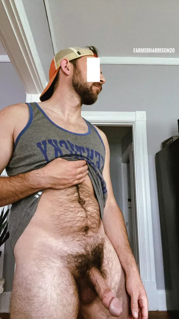 I’m so heavy and built up bros.. who wants to come hang? [32]