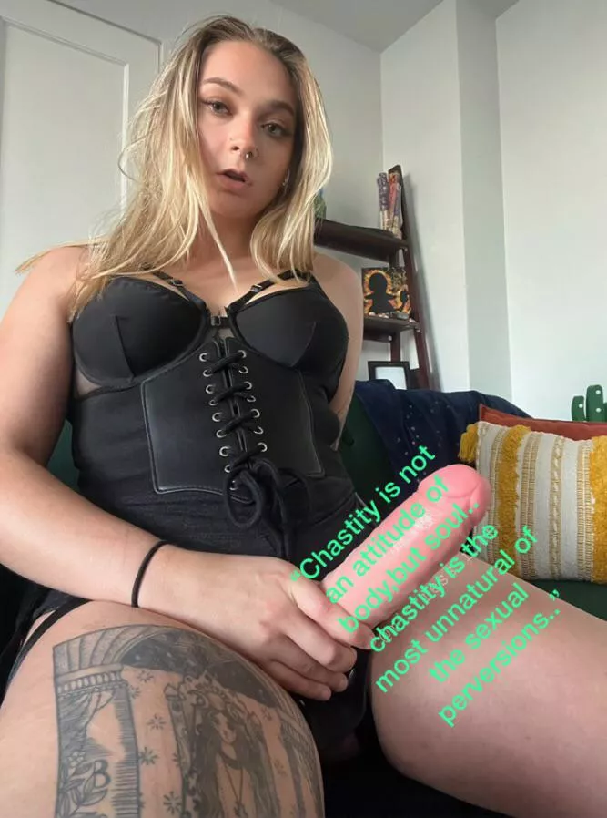 I’m so sexy and superior,what I want,I get😈🍆…. I’m gonna lock you in up chastity forever,it is written in the vows🔐