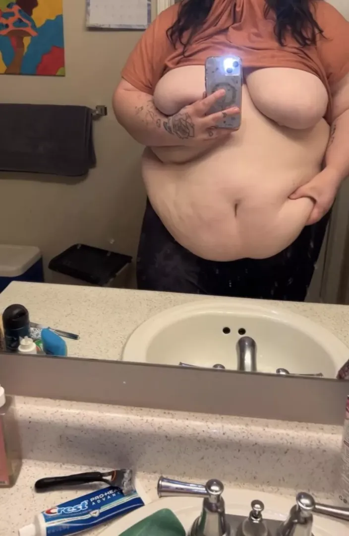 I’m sooo stuffed, but I could be more stuffed 🤤😩