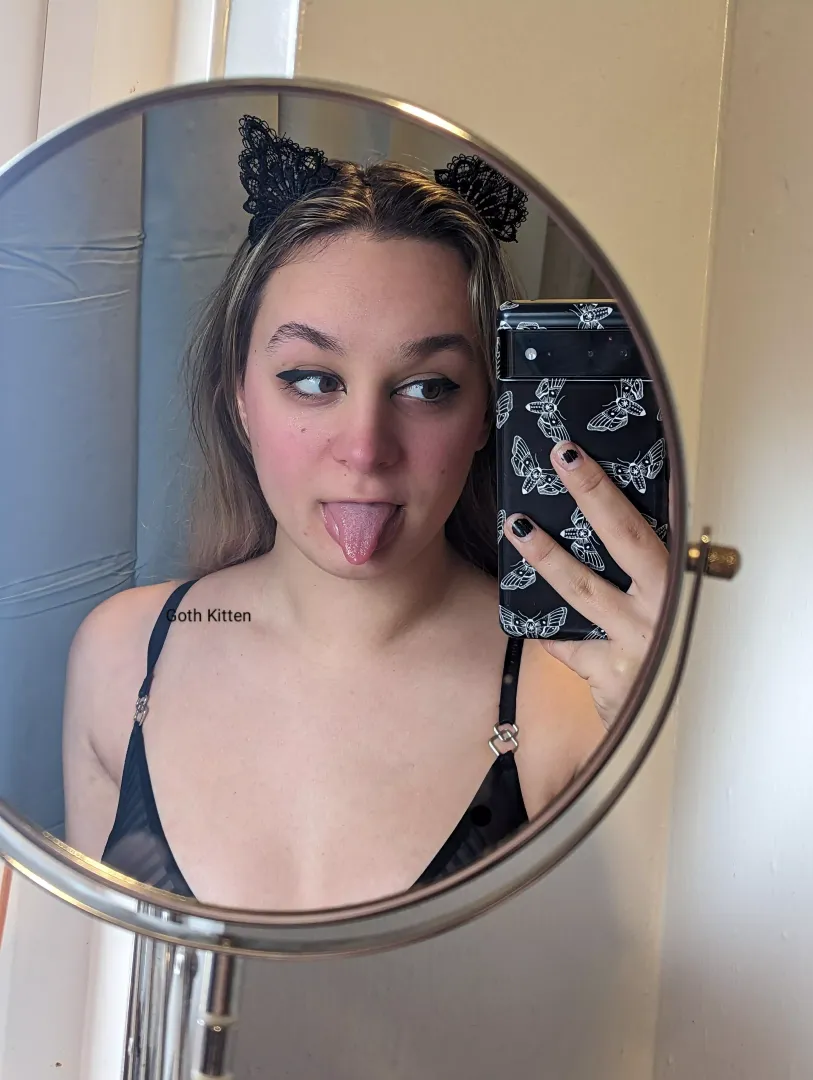 I'm such a cute little catgirl 🥰