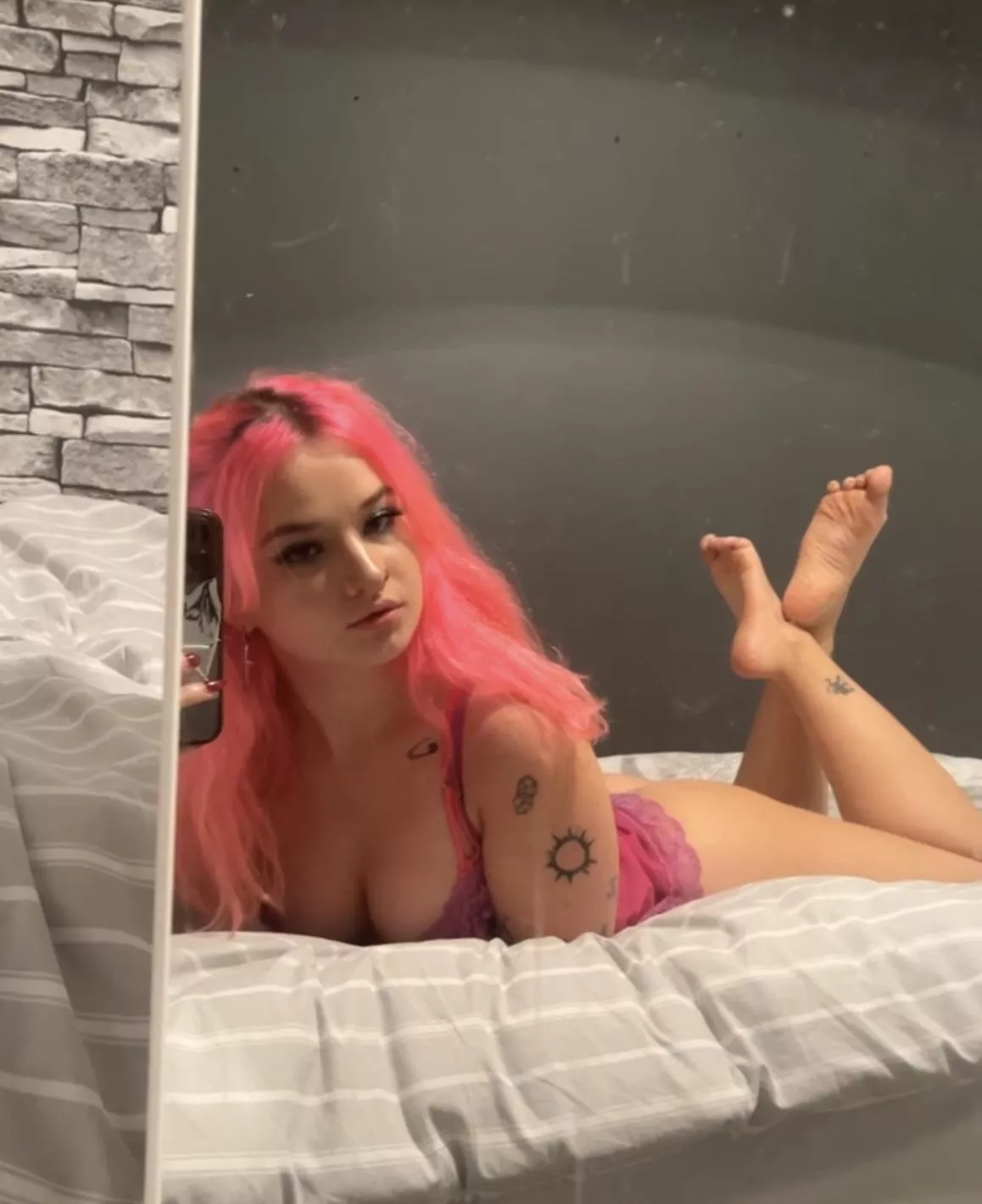 i’m such a perfect brat with such tiny petite soft feet ✨