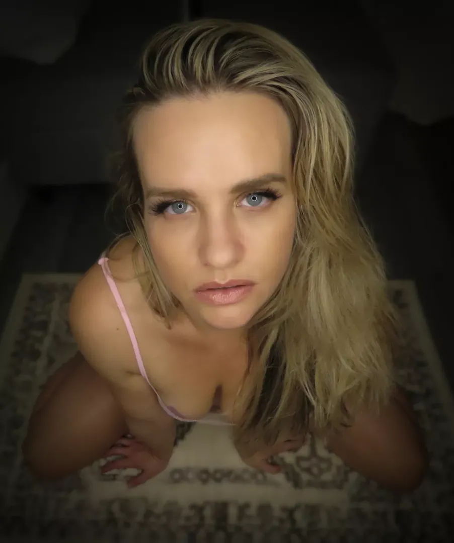 I'm waiting for you to suck my small tits and eat my big ass;)