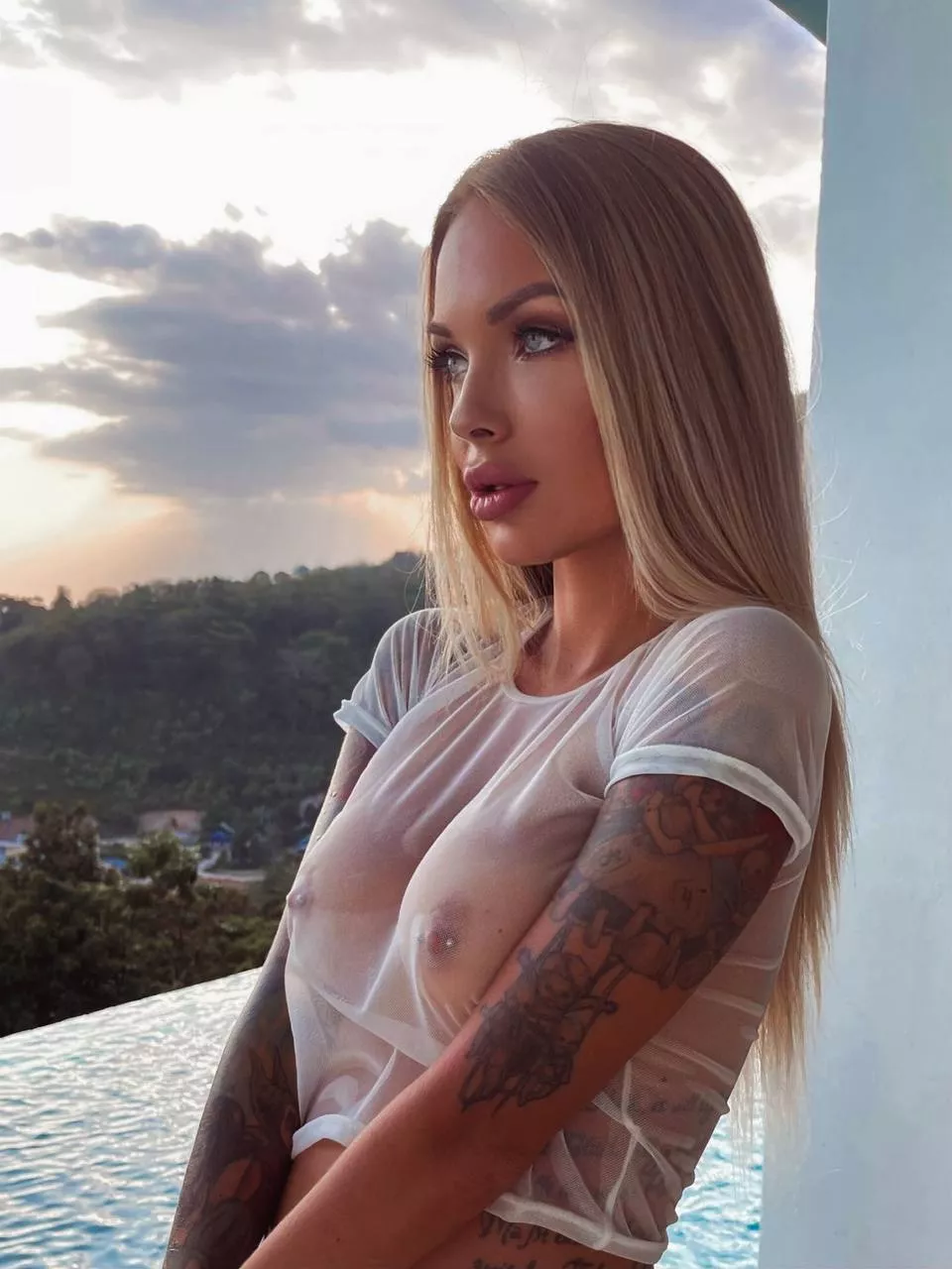 i'm wet but there is no rain