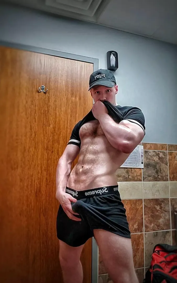 I'm your personal trainer and we just finished our workout session, now I'm gonna train your hole to be mine. Who wants to be trained? 
