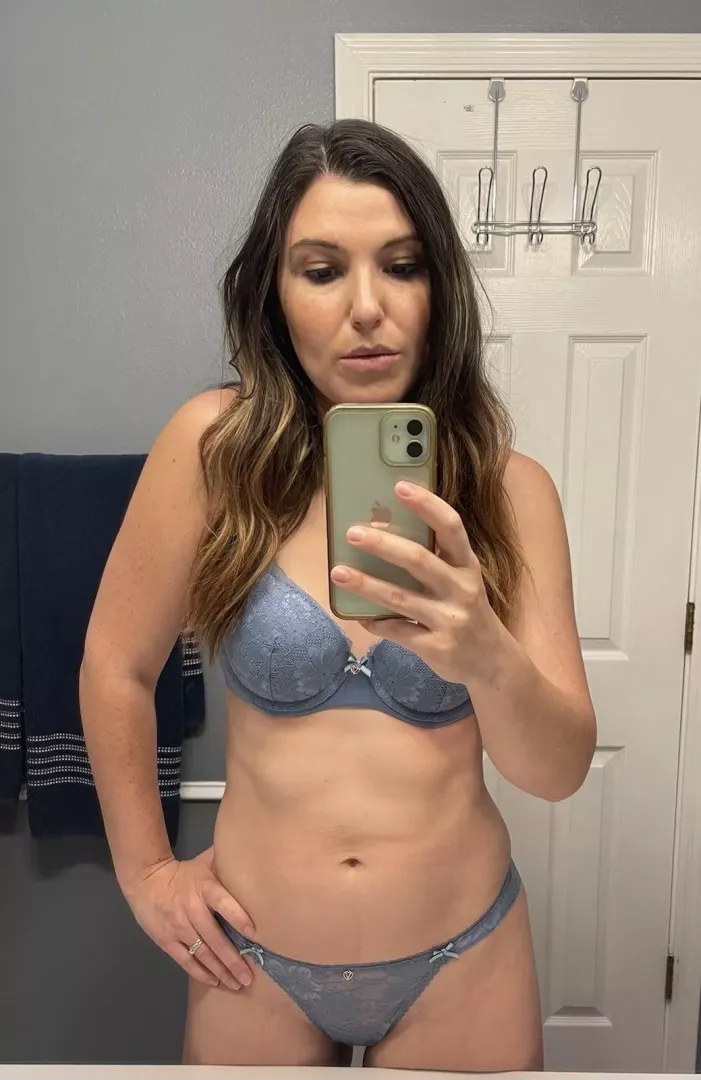 [image] Do you know my milf irl? would you fuck her in front of me?